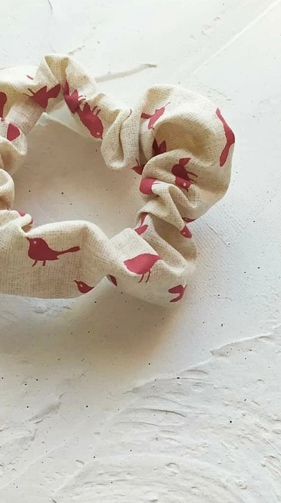 Scrunchie estampado pajaritos